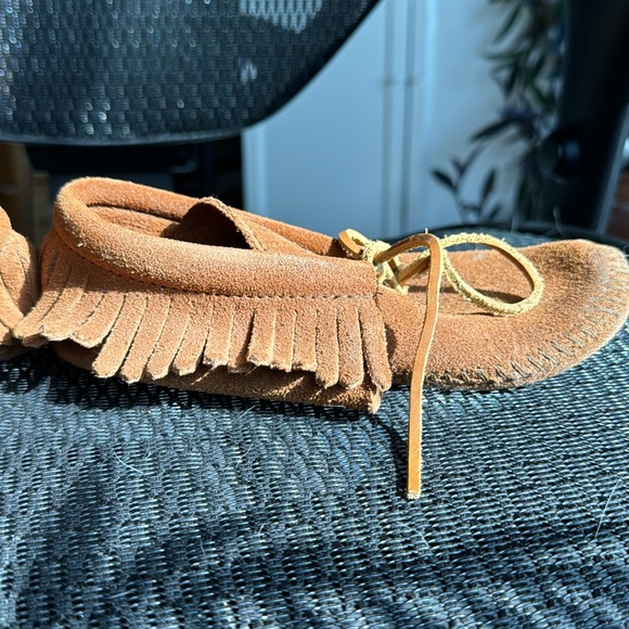 Minnetonka Kids Classic Fringe Softsole Boot. sz 1 (big kid) great shape! - Picture 3 of 9